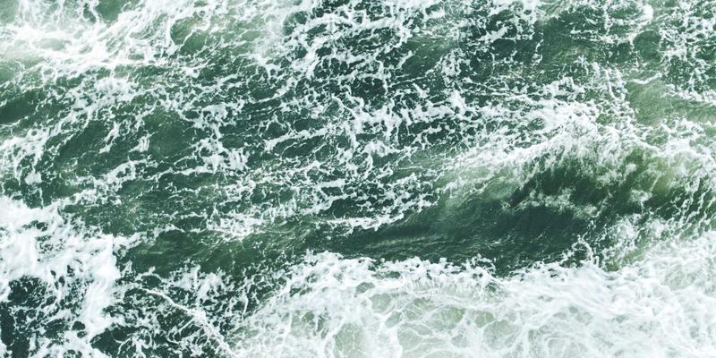 从代码到云端：第五科技浪潮下，如何通过绿色数据中心与节能算法重塑网络技术未来